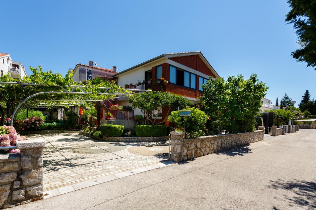 Apartments Lovorik Krk Town Exteriér fotografie
